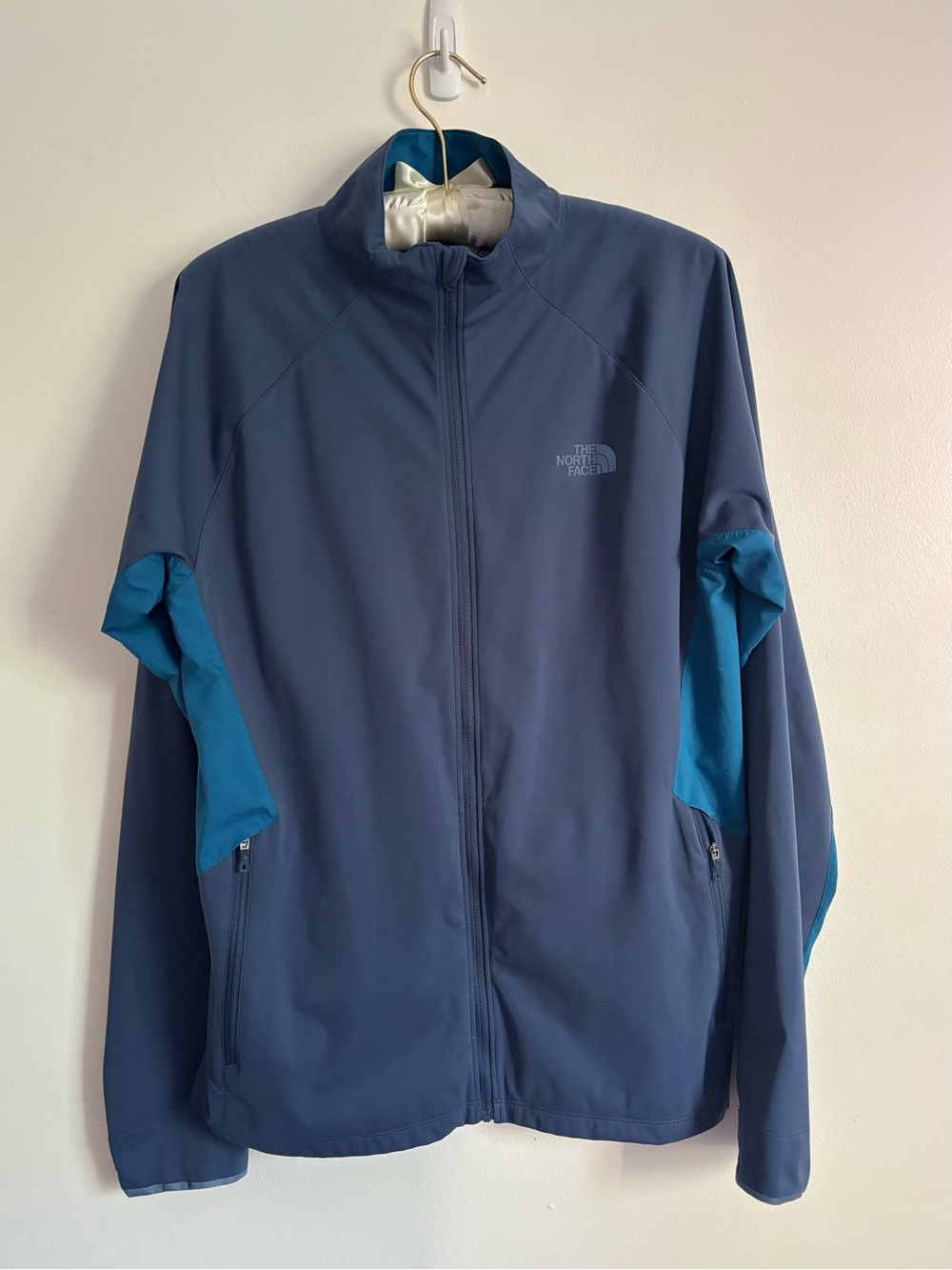 The North Face Men's Deep Blue and Teal Full-Zip Light Weight Performance Jacket